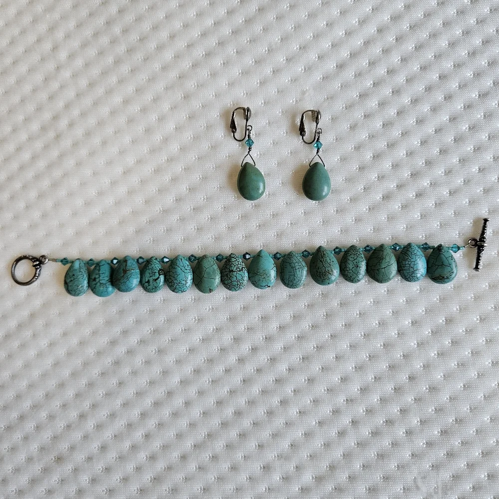 Southwest Style Turquoise Necklace, Bracelet and Earring set - Picture 4 of 14